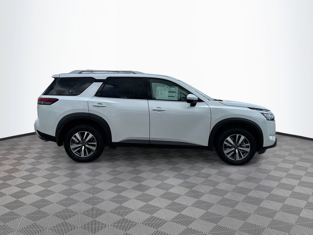 2025 Nissan Pathfinder SL photo 3