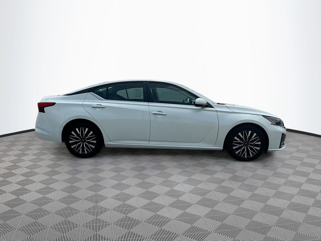 2023 Nissan Altima 2.5 SV photo 3
