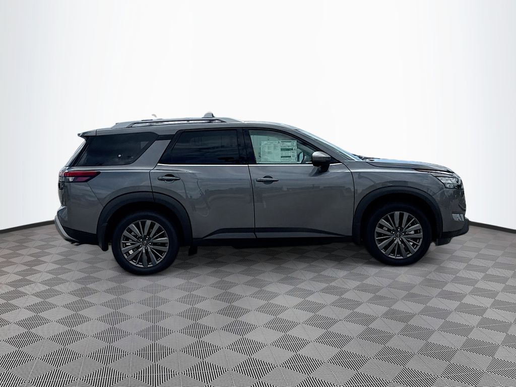 2025 Nissan Pathfinder SL photo 3