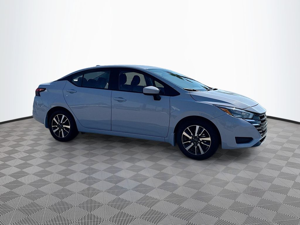 2025 Nissan Versa 1.6 SV photo 3