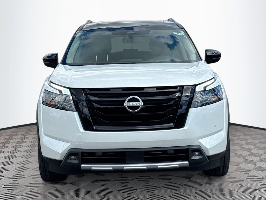 2025 Nissan Pathfinder Platinum photo 2
