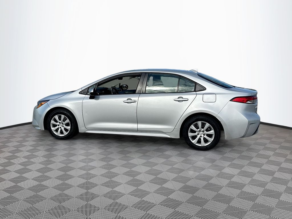 2021 Toyota Corolla LE photo 2