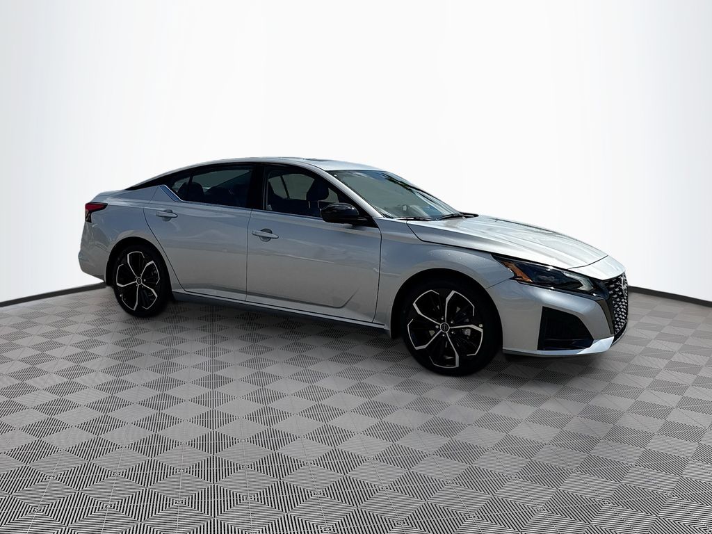 2025 Nissan Altima SR photo 2