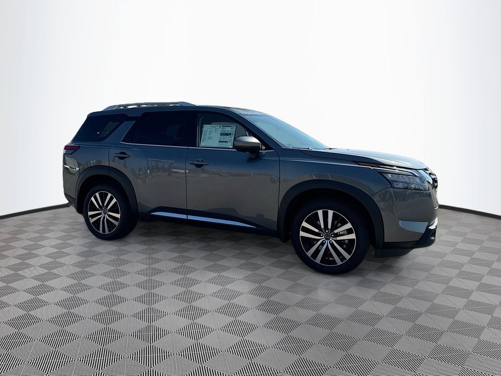 2025 Nissan Pathfinder Platinum photo 2
