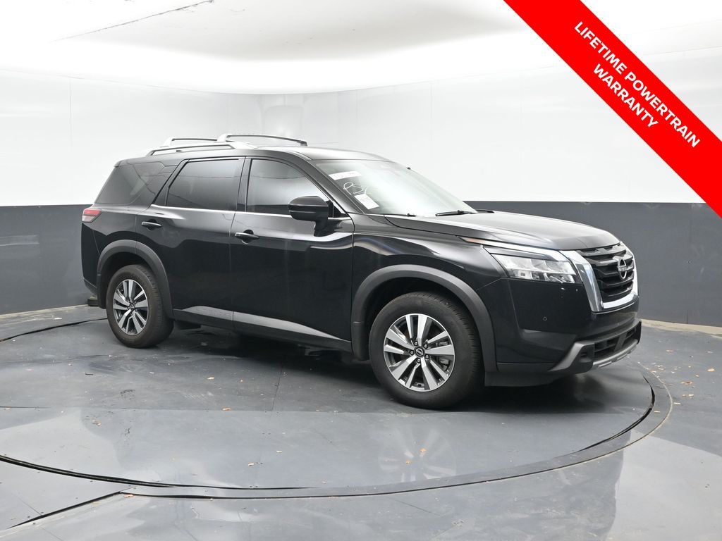 2024 Nissan Pathfinder SL's photo