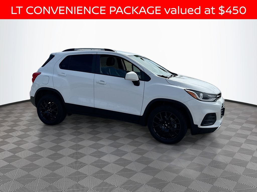 2022 Chevrolet Trax LT photo 2