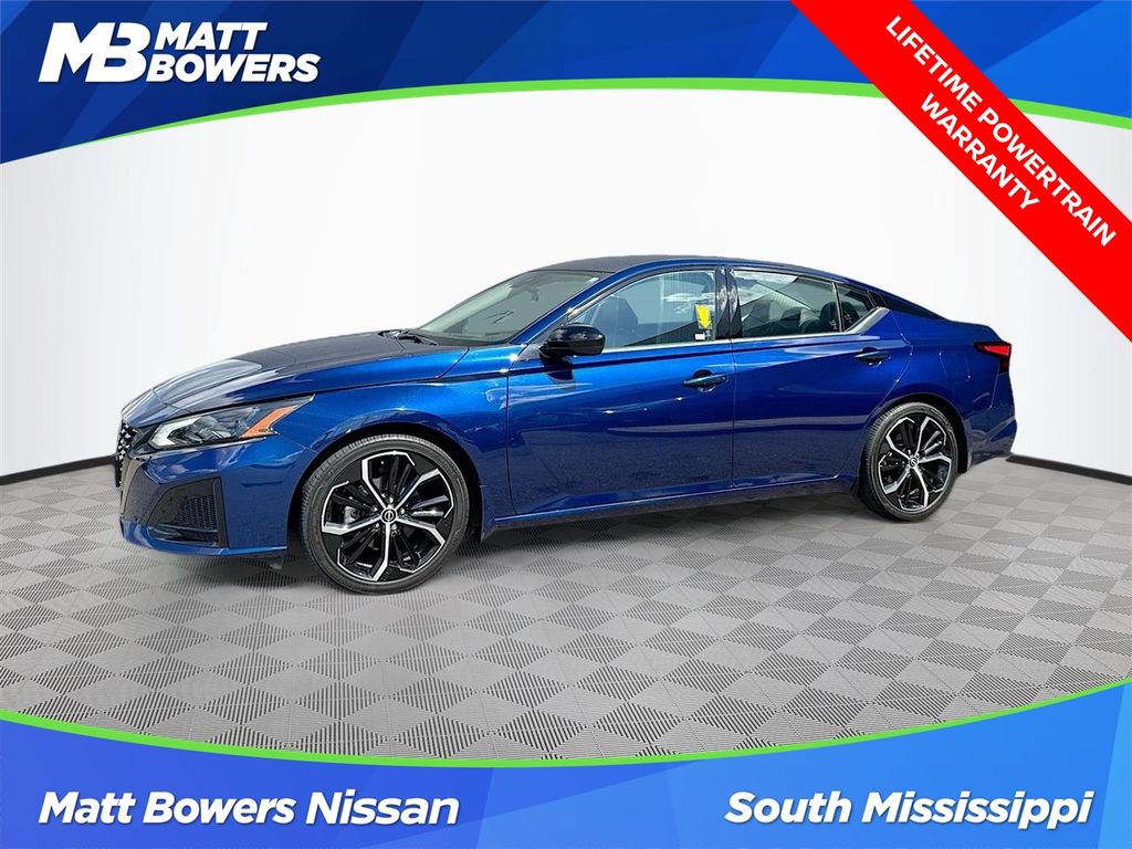 2024 Nissan Altima SR's photo