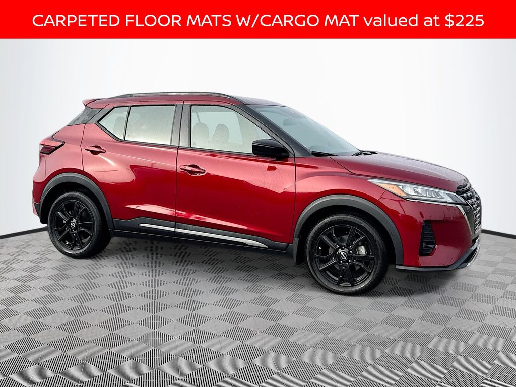 2022 Nissan Kicks SR photo 3