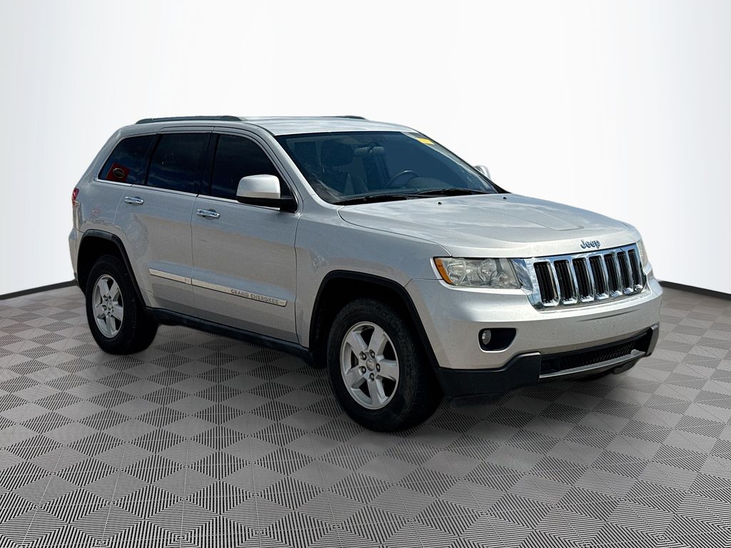 2011 Jeep Grand Cherokee Laredo photo 2