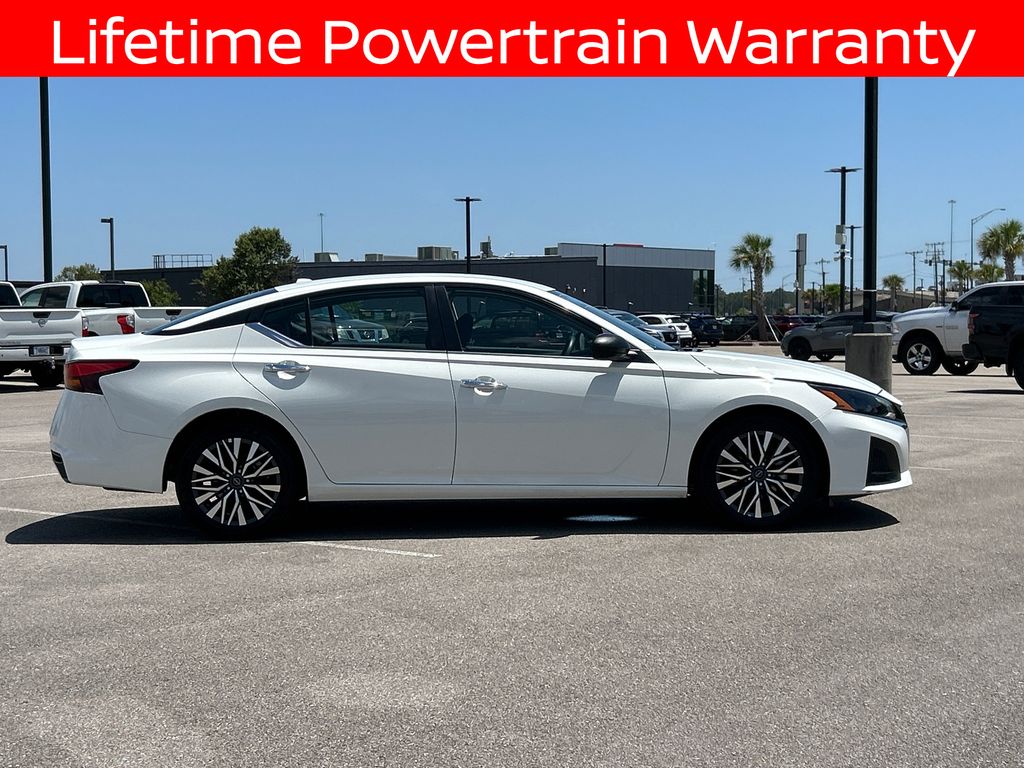 2025 Nissan Altima SV - Photo 8