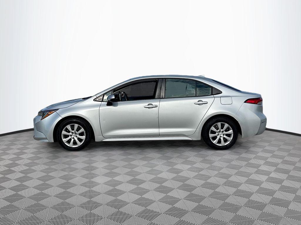 2021 Toyota Corolla LE photo 3