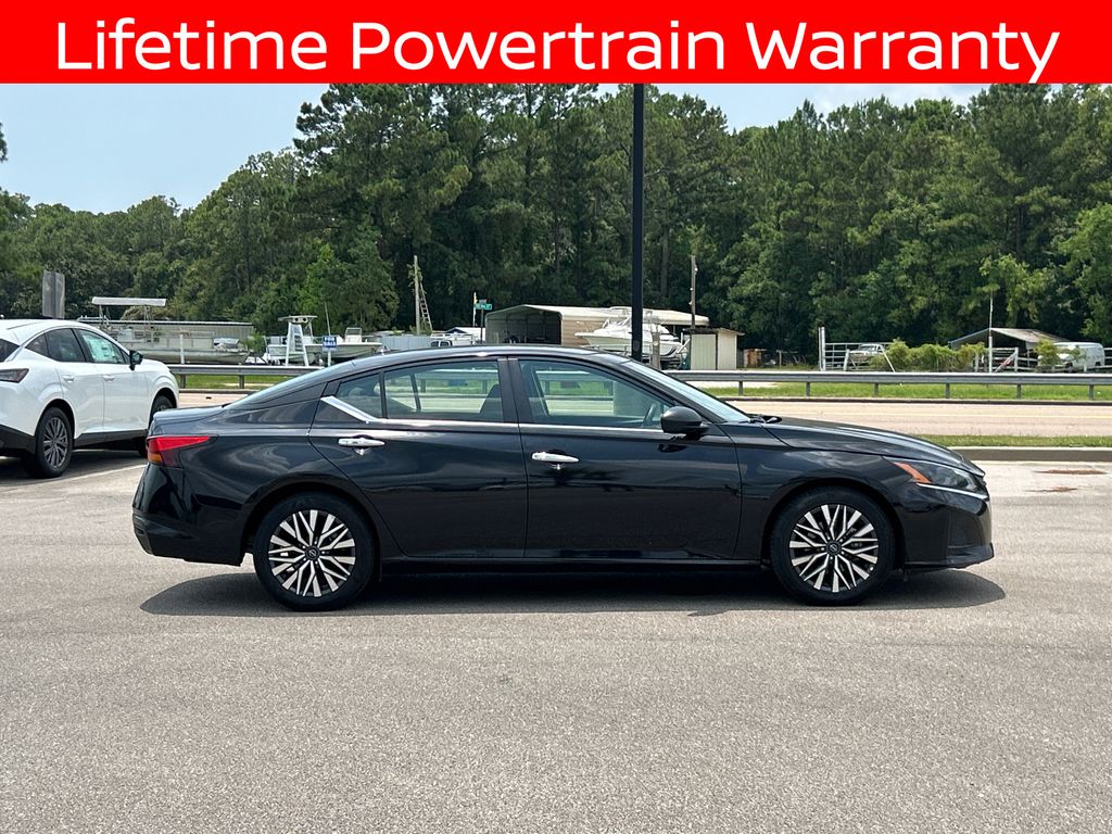 2025 Nissan Altima SV - Photo 8