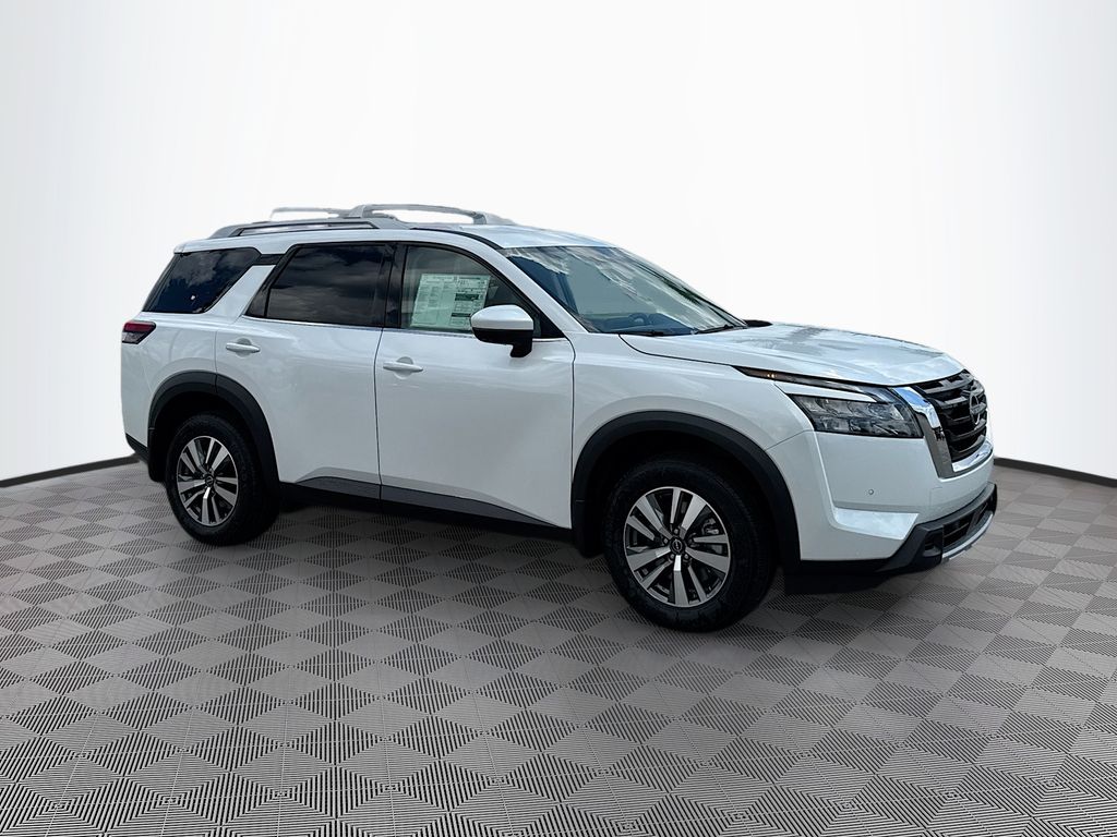 2025 Nissan Pathfinder SL photo 2