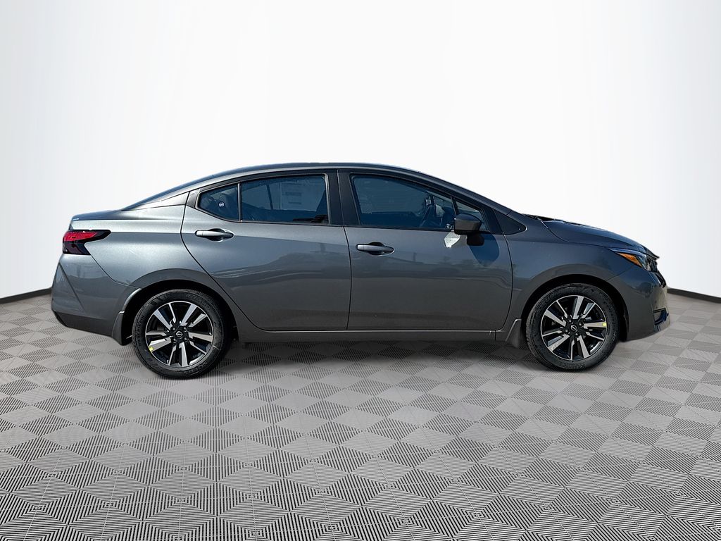 2025 Nissan Versa 1.6 SV photo 3