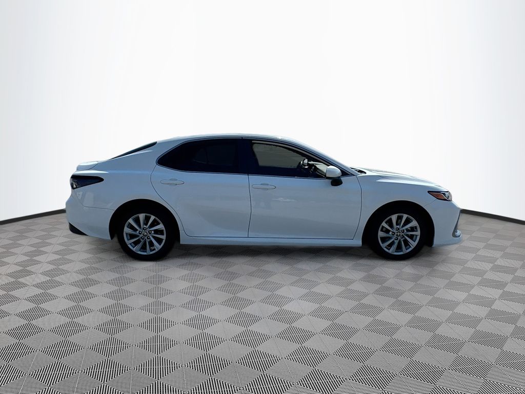 2022 Toyota Camry LE photo 4