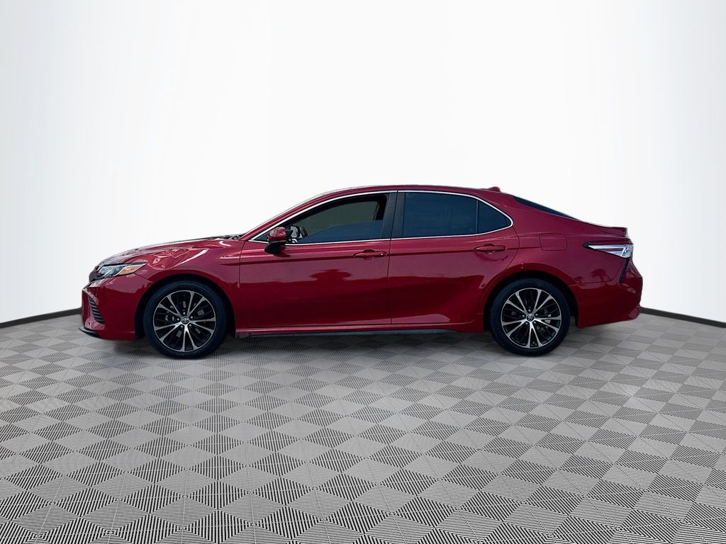 2020 Toyota Camry SE photo 2