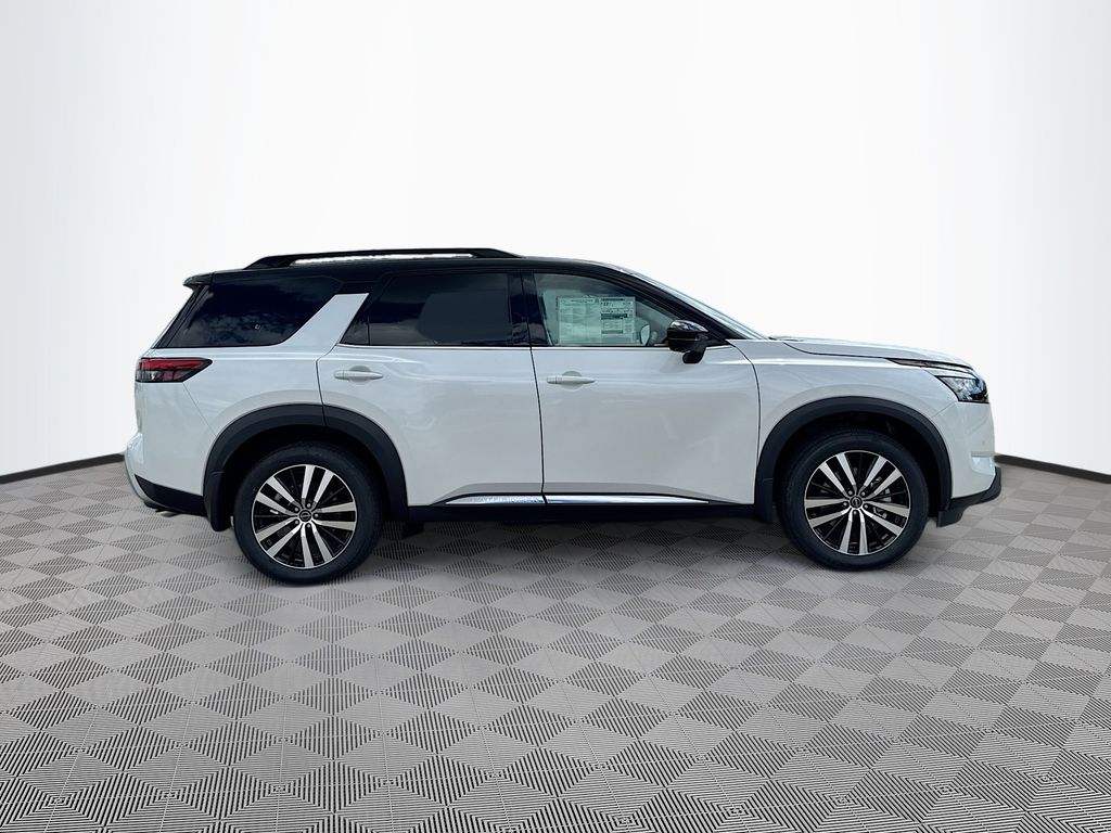 2025 Nissan Pathfinder Platinum photo 4