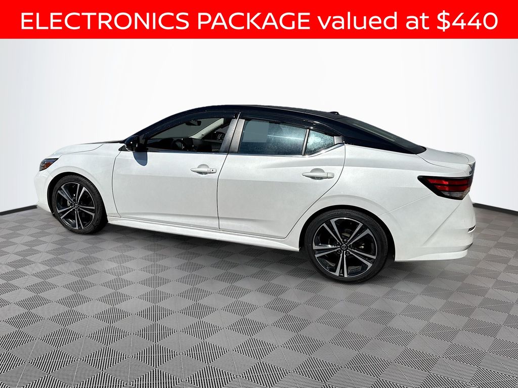 2023 Nissan Sentra SR photo 3