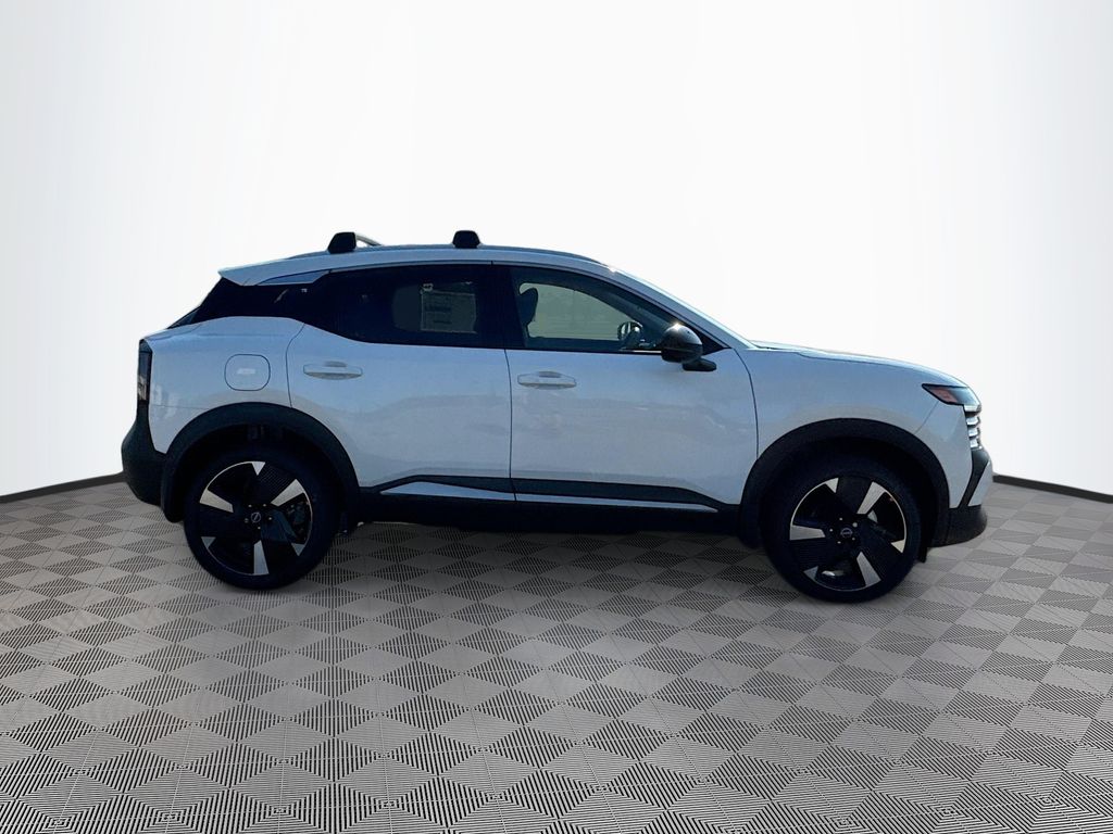 2026 Nissan Kicks SR photo 3