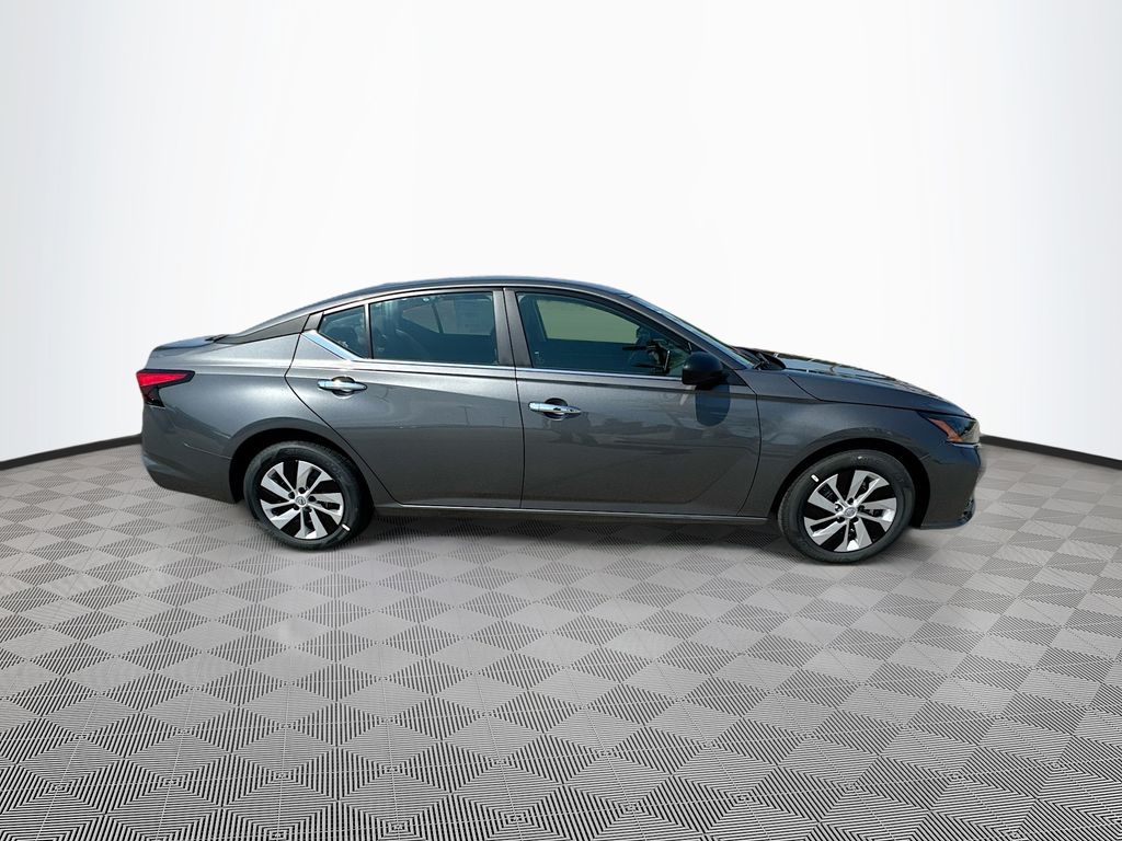 2025 Nissan Altima S photo 4