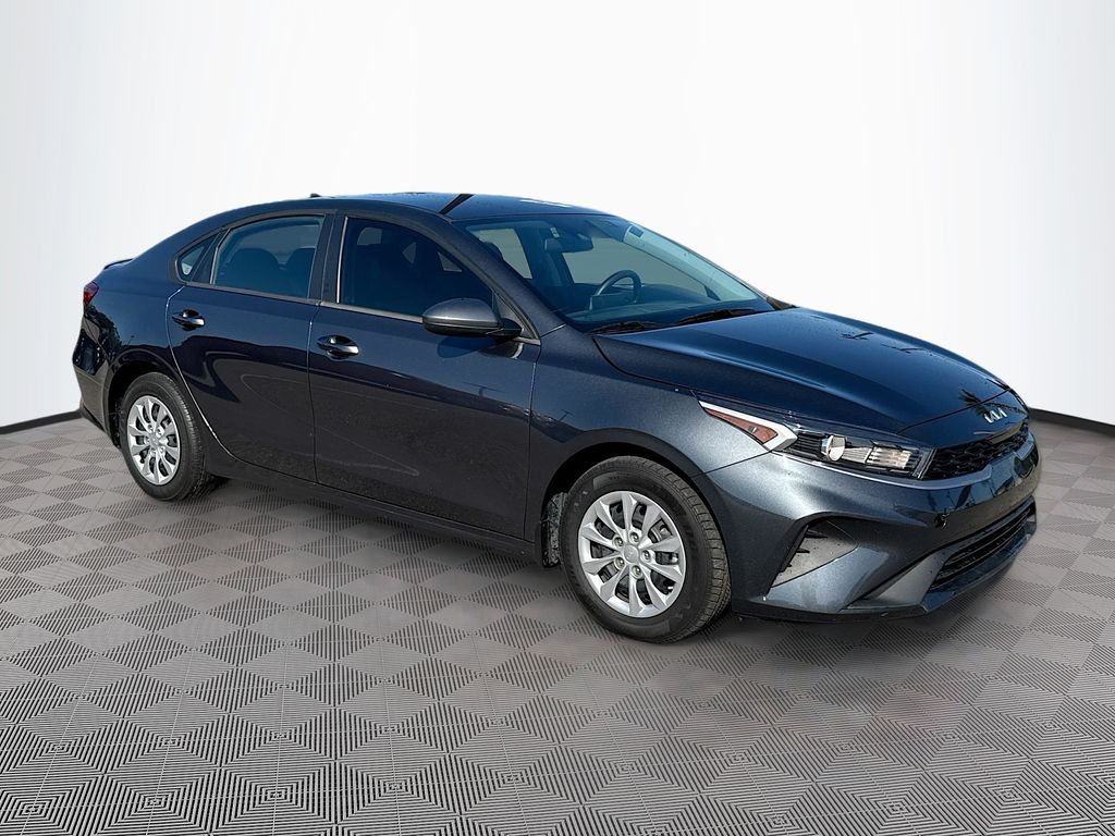 2023 Kia Forte LX photo 3