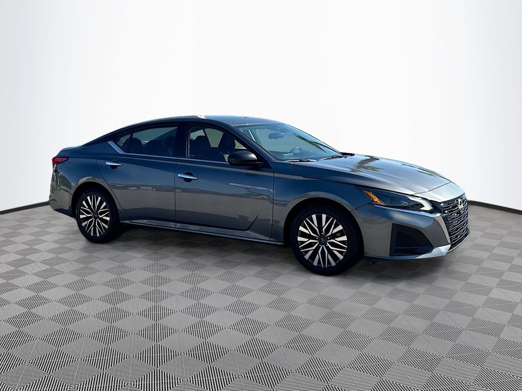2024 Nissan Altima 2.5 SV photo 2