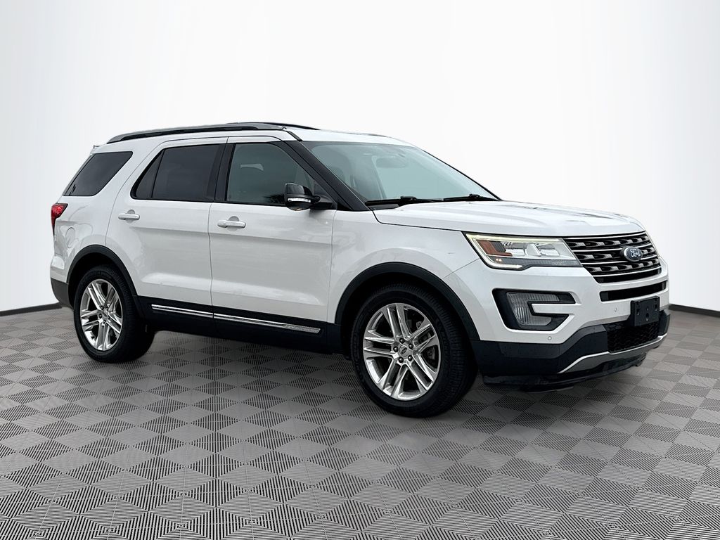 2017 Ford Explorer XLT photo 3