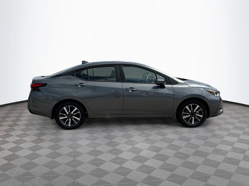 2025 Nissan Versa 1.6 SV photo 3