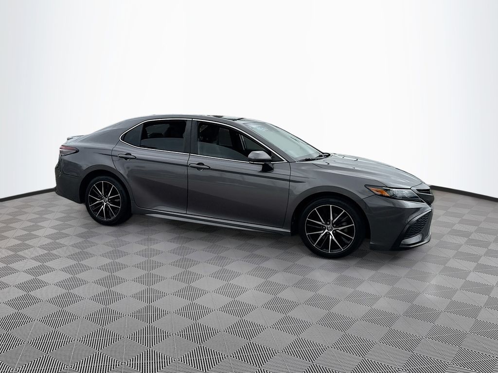 2021 Toyota Camry SE photo 2