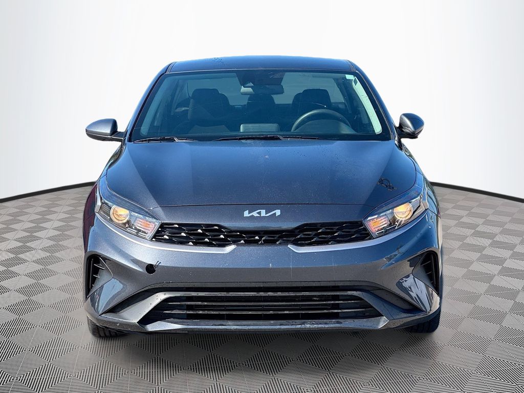 2023 Kia Forte LX photo 2