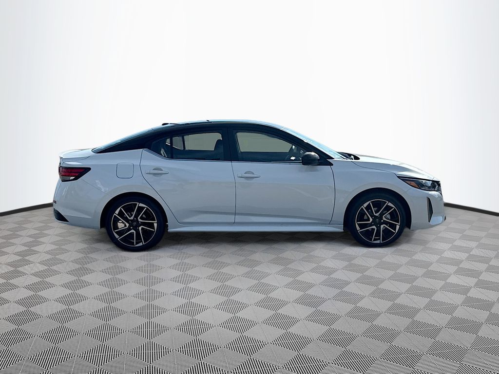 2025 Nissan Sentra SR photo 4