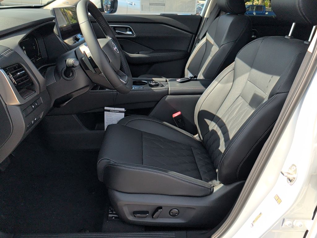 2026 Nissan Rogue Platinum - Photo 14