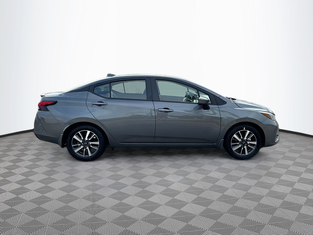 2025 Nissan Versa 1.6 SV photo 3