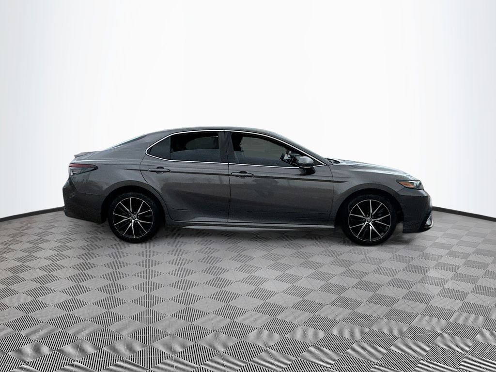 2021 Toyota Camry SE photo 3