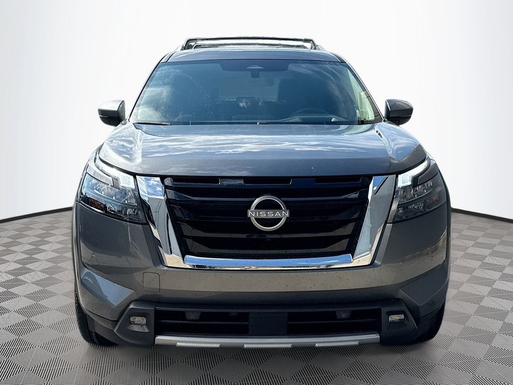 2025 Nissan Pathfinder Platinum photo 2