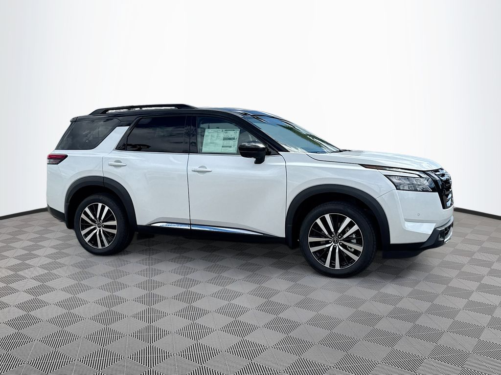2025 Nissan Pathfinder Platinum photo 3