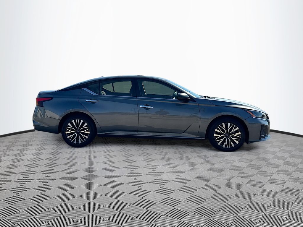 2024 Nissan Altima 2.5 SV photo 3