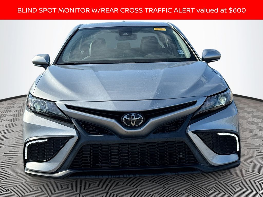 2022 Toyota Camry SE photo 2
