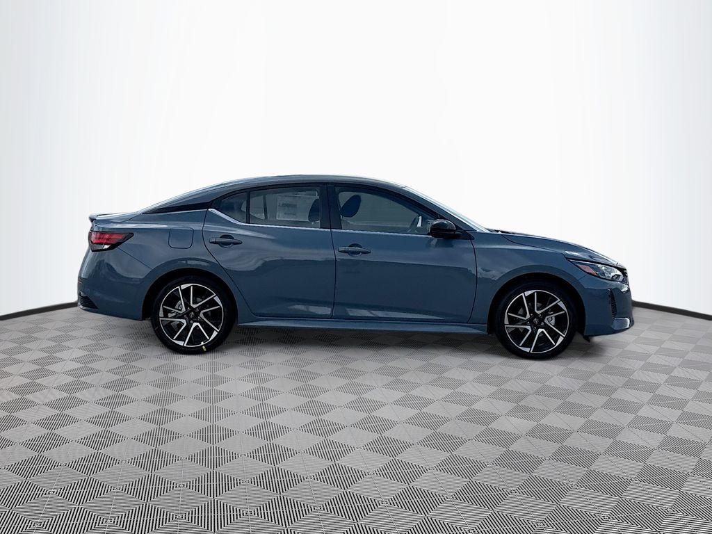 2025 Nissan Sentra SR photo 4
