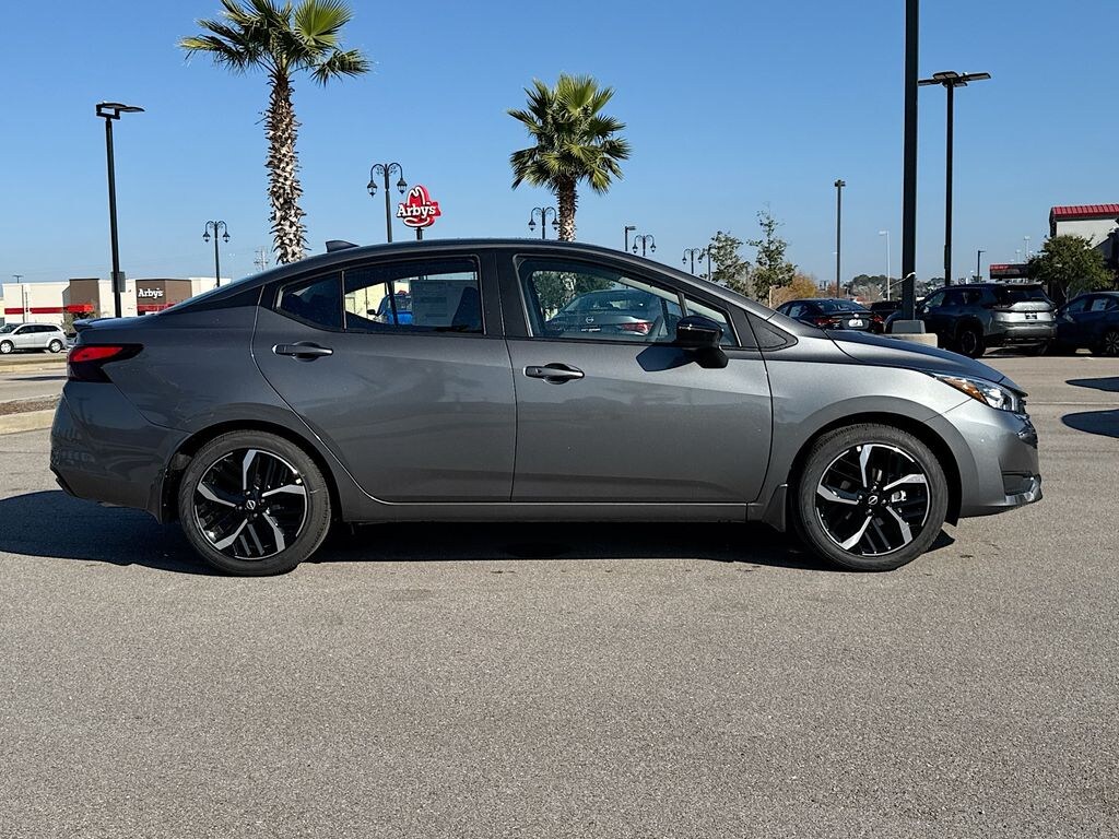 New 2025 Nissan Versa 1.6 SR Sedan