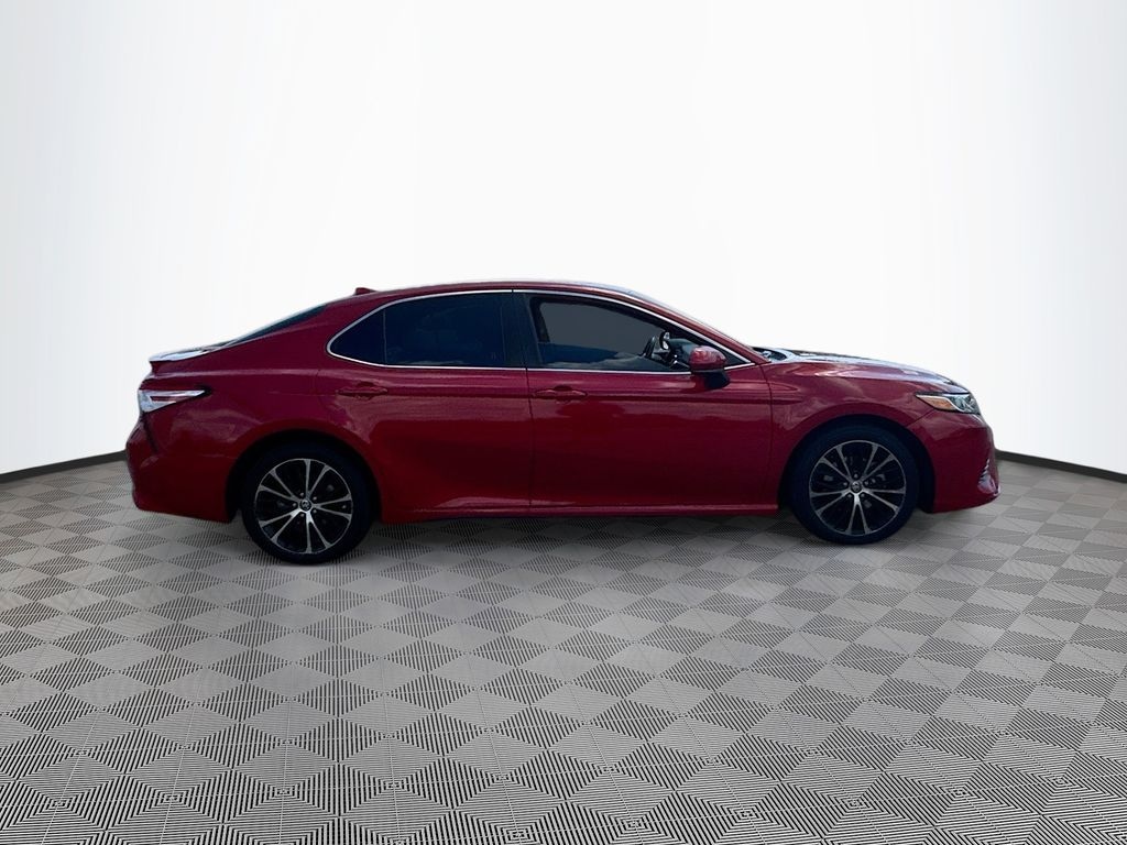 Used 2020 Toyota Camry SE Sedan