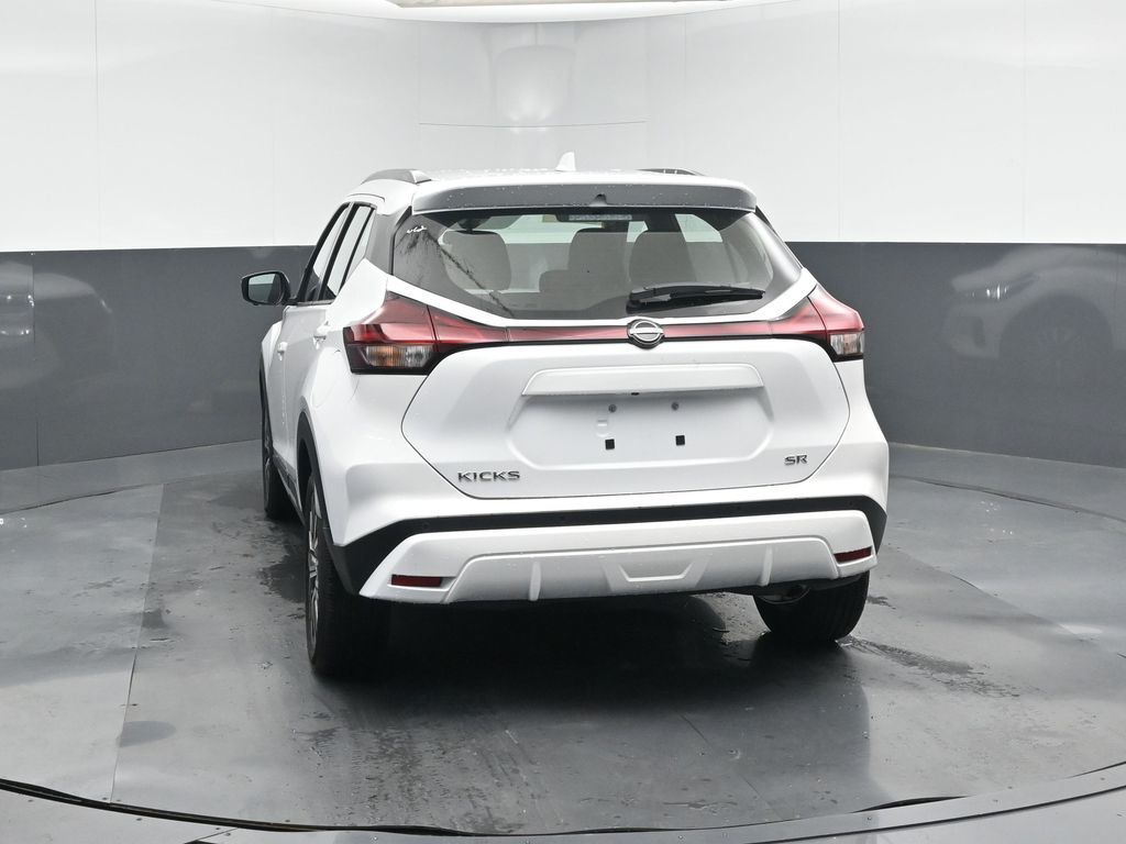 2024 Nissan Kicks SR photo 3