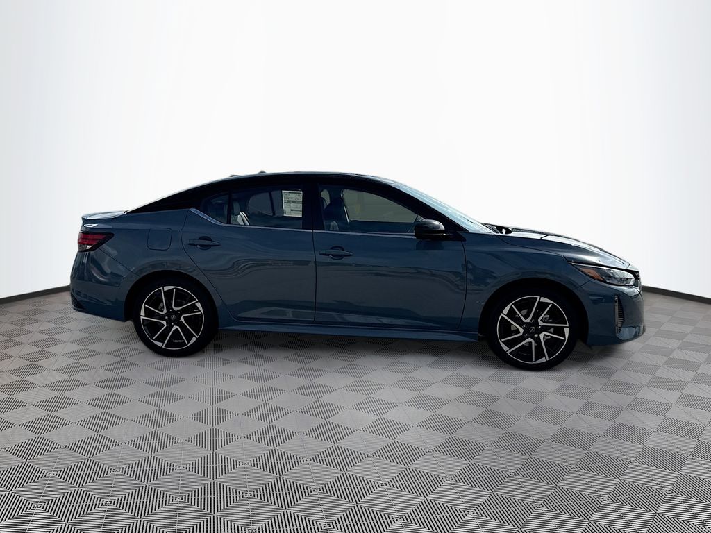 2025 Nissan Sentra SR photo 4
