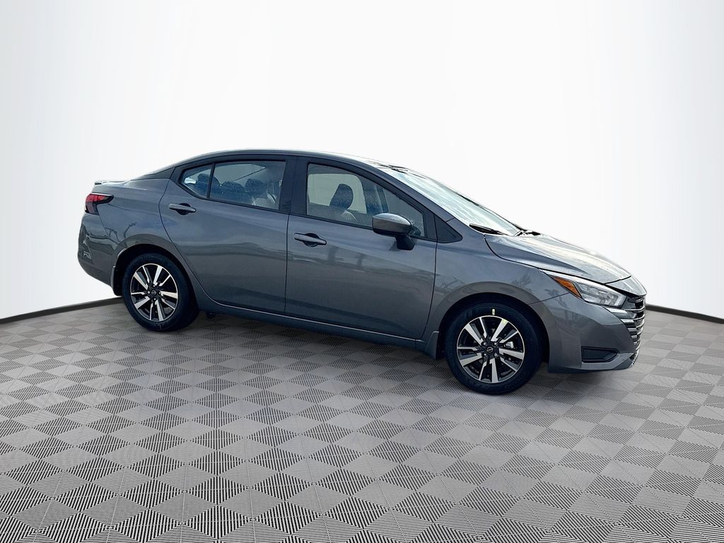 2025 Nissan Versa 1.6 SV photo 2