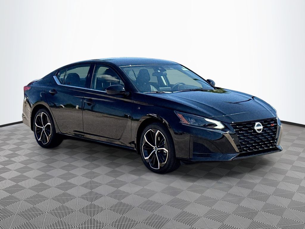 2025 Nissan Altima SR photo 3