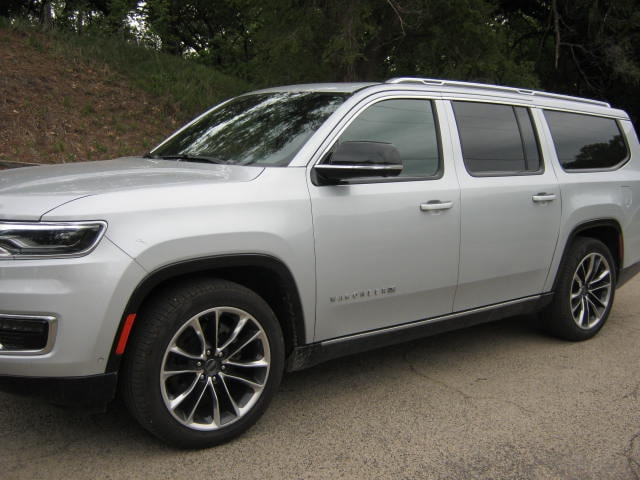 2024 Jeep Wagoneer L's photo