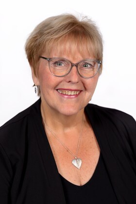 Staff member Donna Marcello from ID_6216d909359a