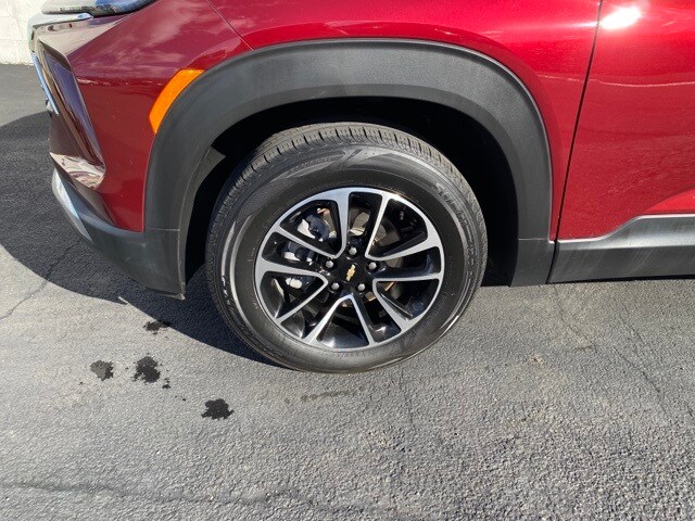 2024 Chevrolet Trailblazer LT photo 2