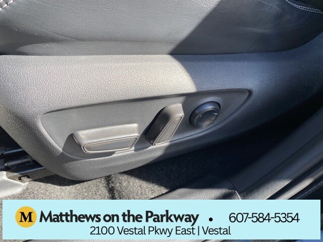 2019 Toyota RAV4 XLE Premium photo 2