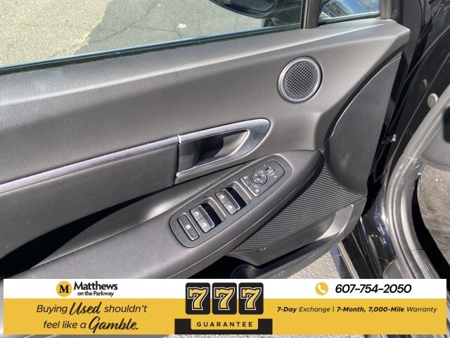 2025 Hyundai Sonata SEL photo 3